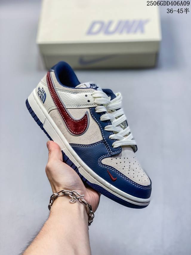 海外爆款限量发售！公司级 Nike Sb Dunk Low“北面联名 拼色红棕勾” 周年高端定制 低帮休闲板鞋 定制鞋盒 大厂纯原品质出货 超高清洁度 皮料切割