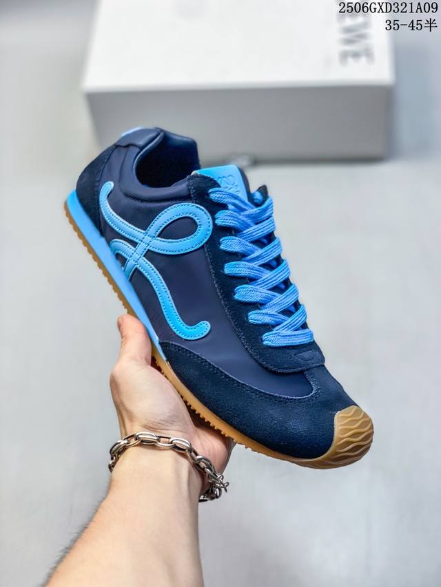 公司级Loewe罗意威 Ballet Runner 2.0小牛皮 圆头系带 低帮 生活休闲鞋 罗意威全新版大头运动鞋Ballet Runner2.0，以其独特的