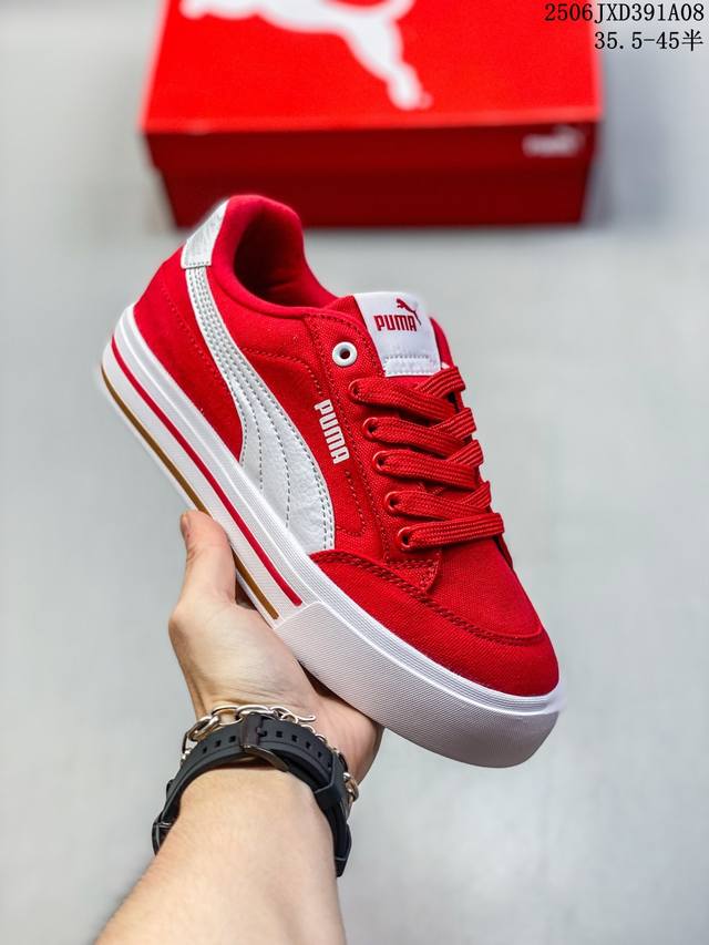 Puma Formstrip Court Classic Vulcanized 是一款经典的男女同款低帮板鞋，以其复古质感和街头潮流的完美结合而受到欢迎。该鞋款
