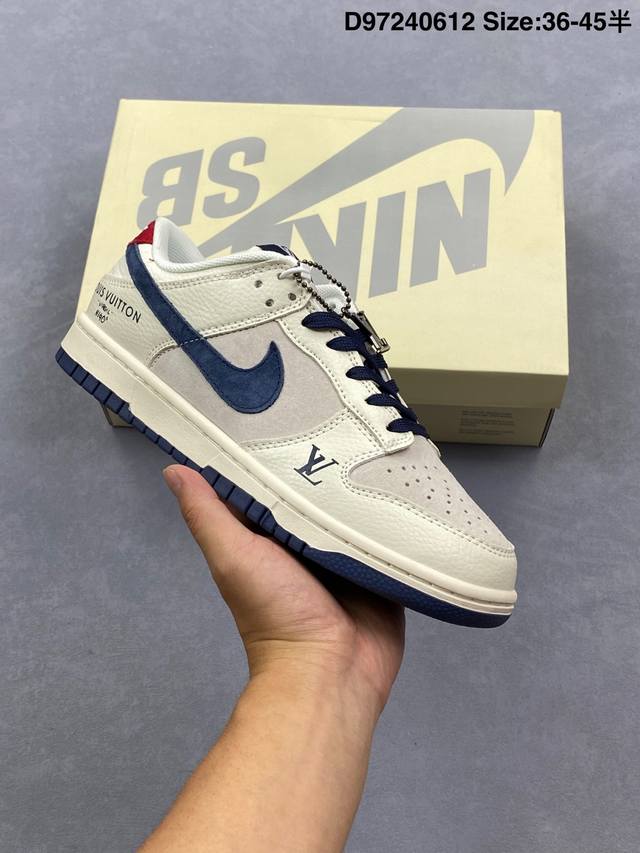 Louis Vuitton X Nike Dunk Sb Low 路易威登X 耐克 Sb 低帮 Lv联名米白蓝 鞋身以米白色作为主色调，鞋面采用米灰色麂皮打造，