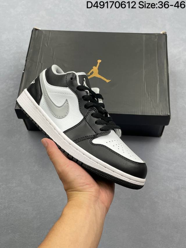 Air Jordan 1 Low Magenta 低帮 激光粉 Aj1 乔丹1代 Aj1 乔1 低邦 玫粉 乔丹篮球鞋系列 整体采用白色皮革呈现，搭配黑色皮革框
