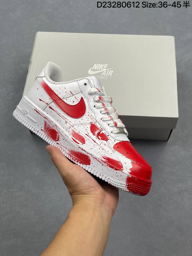公司级耐克Nike Air Force 7空军一号低帮百搭休闲运动板鞋。柔软、弹性十足的缓震性能和出色的中底设计，横跨复古与现代的外型结合，造就出风靡全球三十多