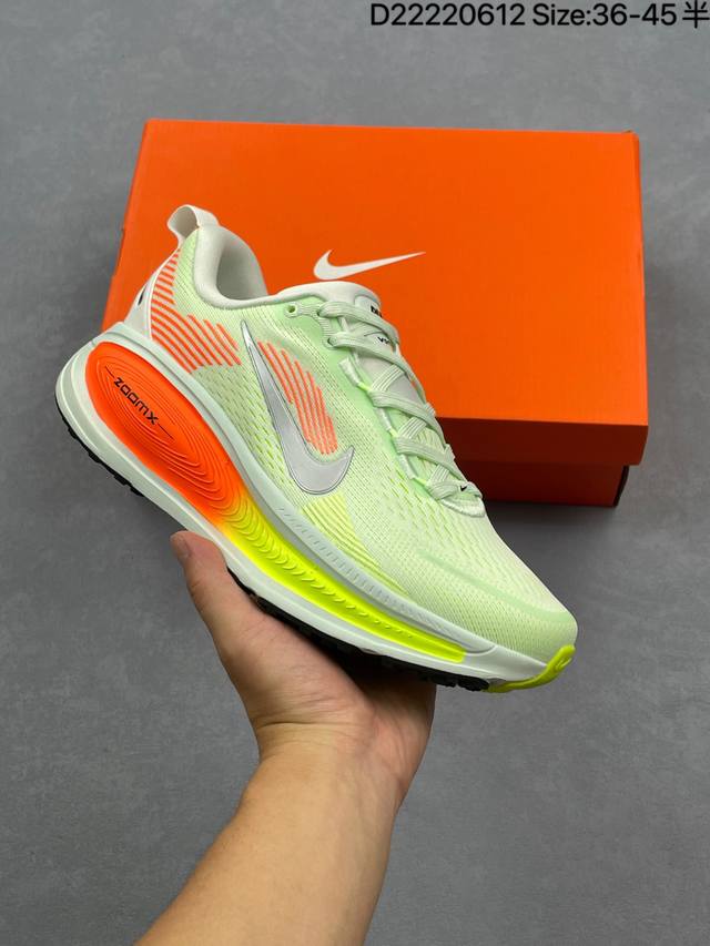 Nike Air Zoom Vomero 18 登月18 2025新款缓震休闲跑鞋 原鞋开发 内置全新缓震Zoom气垫 货号：Hm6803 300 尺码：36-