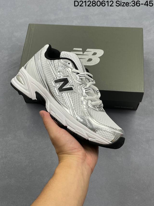 New Balance Mr740 Nb新百伦系列复古老爹风休闲运动慢跑鞋。采用轻质牛剖革拼接透气网眼衬垫织物鞋面材质 T-Beam大底提供足步弓支撑 保持步态