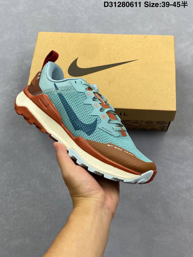 耐克 Nike Wildhorse 8 男子越野跑步鞋Nike跑步鞋 缓震透气 运动鞋，穿上Nike Wildhorse 8 越野跑步鞋，由步道起点往山顶前进，