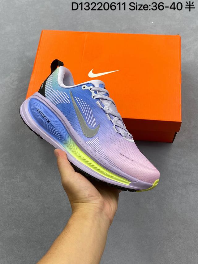 耐克Nike Vomero 18 耐克 舒适减震防滑 低帮跑步鞋全掌Reactx泡绵中底 前掌和后跟还配备了Air Zoom气垫单元 据说跑起来更快更舒适哦 这