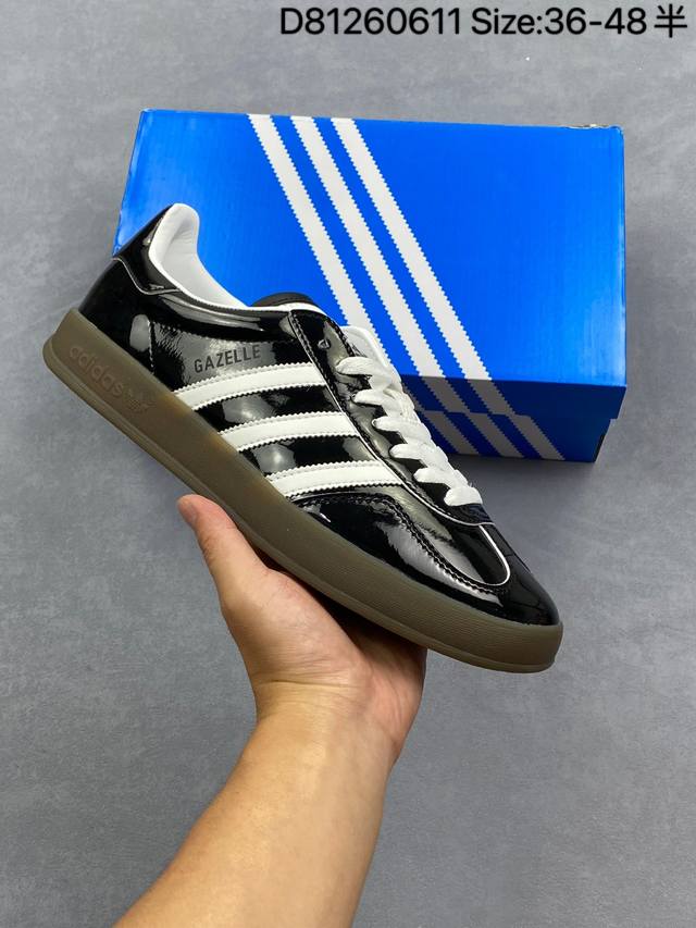 公司级Adidas Originals Gazelle Indoor 三叶草休闲防滑耐磨低帮板鞋 鞋头出色设计 塑就出众贴合感 稳固的后跟贴合足部曲线设计 软弹