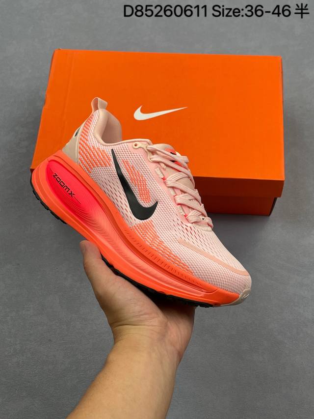 公司级Nike Vomero 18 耐克 舒适减震防滑 低帮跑步鞋 全掌Reactx泡绵中底 前掌和后跟还配备了Air Zoom气垫单元 据说跑起来更快更舒适哦