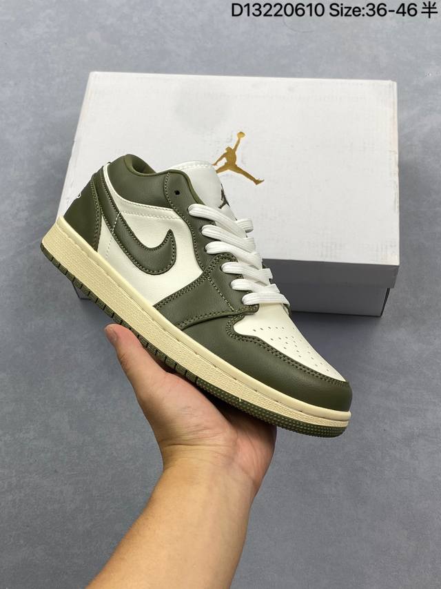 Air Jordan 1 Low 低帮 草绿 Aj1 乔丹1代 Aj1 乔1 低邦 白绿 男女同款 乔丹篮球鞋系列 鞋款整体采用白色皮质面料打造鞋面，搭配草绿色