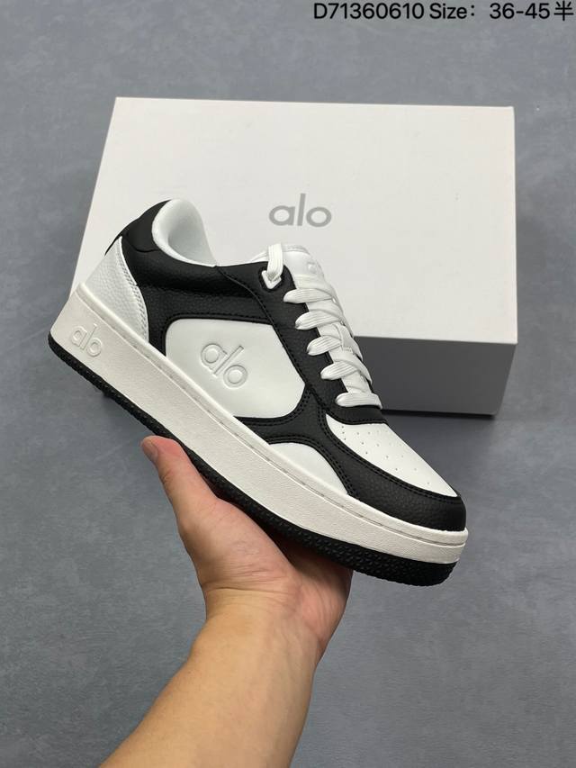Alo Yoga Recovery Mode 百搭轻便 防滑减震低帮板鞋 男女同款 鞋底有一圈咖啡色点缀的橡胶底，鞋垫巨厚，起码增高3、4厘米，还附赠一副纯白鞋