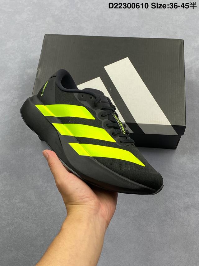 Adidas Adizero Evo Sl 阿迪超轻透气缓震跑鞋 整体外观造型与Adizero Adios Pro Evo 1非常相似 中底配置方面搭载全掌Li