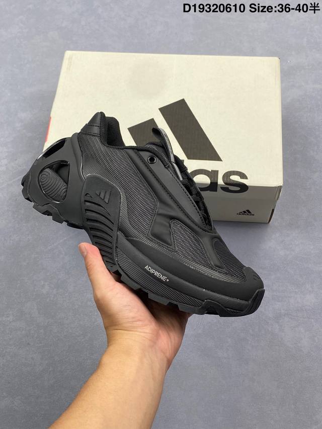 阿迪达斯Adidas Wonder Runner Turbo 阿迪达斯 厚底运动训练跑步鞋设计充满未来机械感 低帮造型非常百搭 无论是运动裤还是休闲牛仔裤都能轻