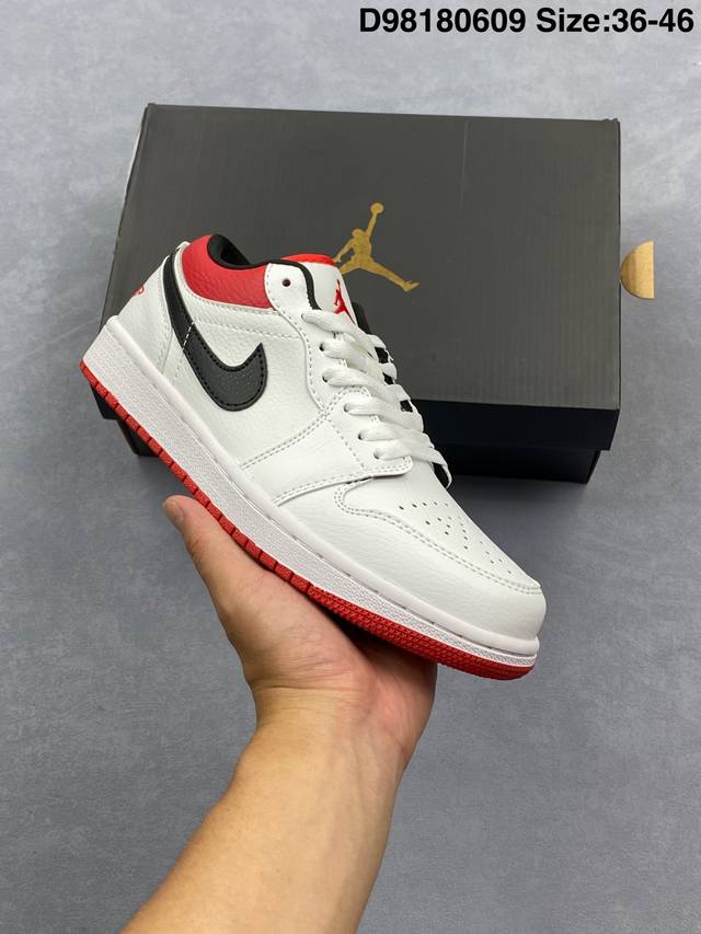 Nike Air Jordan 1 Low Aj1乔1低帮休闲板鞋 同步官方配色 原档冲孔鞋头 四线拉帮 鞋舌高弹海绵填充 官方货号:553558 113 Si