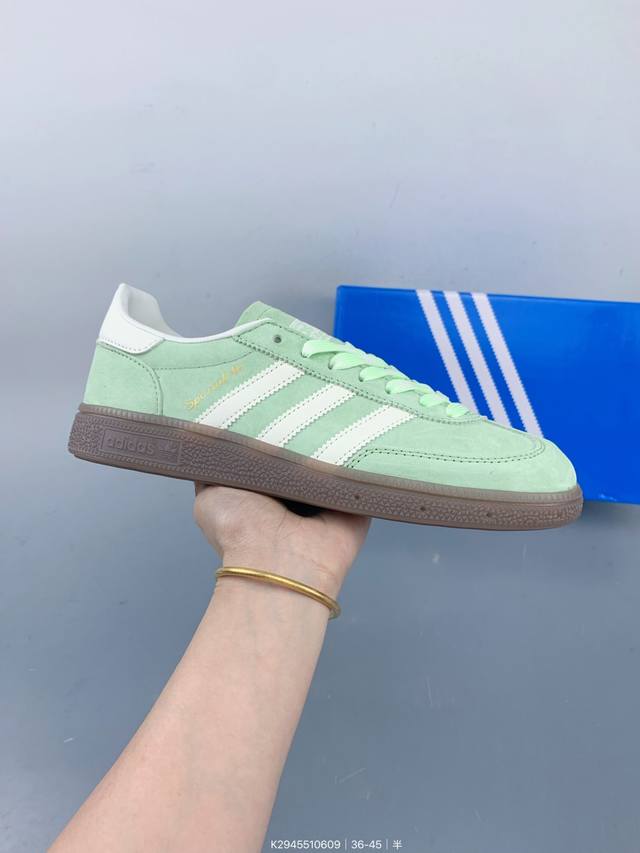 公司级Adidas Handball Spezial 阿迪达斯经典款 复古休闲板鞋 全鞋采用反毛皮制作 牛筋耐磨大底 承载青春情怀的板鞋 经典三条杠装饰鞋侧 品
