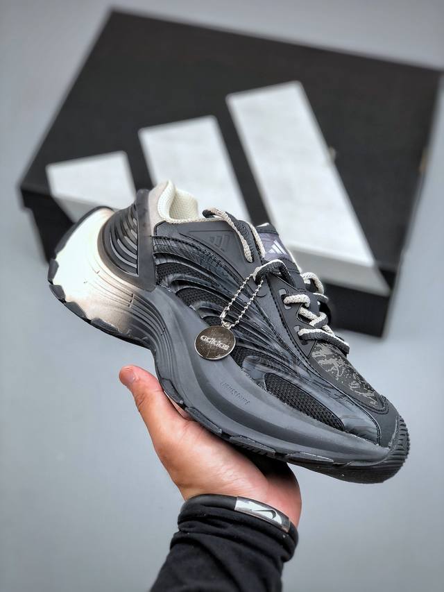 纯原版本 Adidas Xlg Mtw系列 舒适防滑透气 低帮 休闲跑步鞋男女同款与众不同的结构美学，在这种纯色氛围里，也可以有更纯粹的展现 货号：Jr6397
