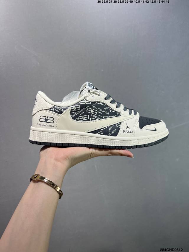 公司级Fragment X Travis Scott X Dior Air Jordan 1 Low 三方联名倒钩 全新的三方联名低帮倒钩鞋面延续了黑脚趾设计，