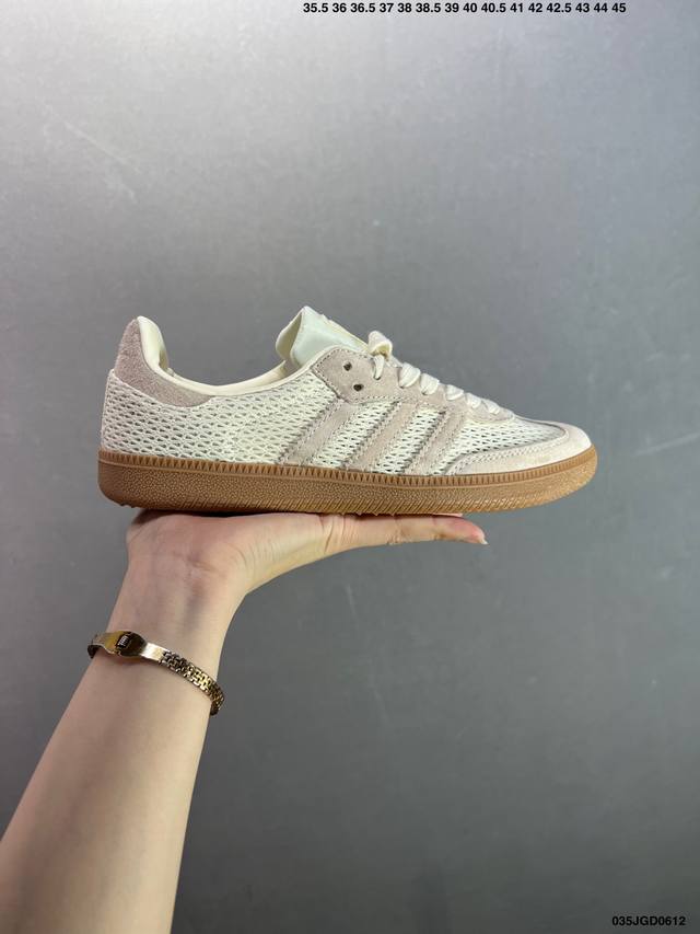 Adidas Originals Samba Og 白黄色 此款鞋延续了橡胶外底和经典款式的传统。全新的网格布和标志性的3条纹采用明亮的对比色，为久经考验的外观