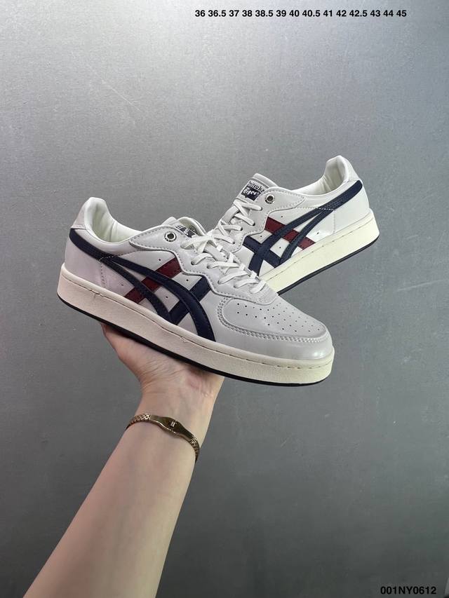 亚瑟士 Onitsuka Tiger Tokuten 复古低帮休闲跑鞋 实拍首发 Tokuten的灵感来源于80年代的室内用鞋 T-Toe前足补强设计 室内鞋的