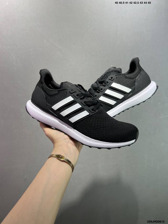 公司级阿迪达斯Adidas Ultra Boost休闲运动慢跑鞋 Adidas 最强跑鞋 Ultraboost 的影响力仍驰骋于业界，进入下半年之后，对于 的展