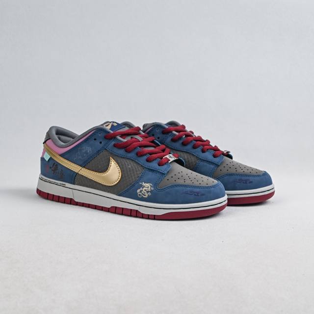 福利特价 Nike Dunk Low 心动邮件 心薇 此款整体围绕熊猫恶作剧心动邮件主题设计，鞋身整体采用专属颜料重新喷涂。特殊原创设计图标涂鸦装饰，添加潮流元