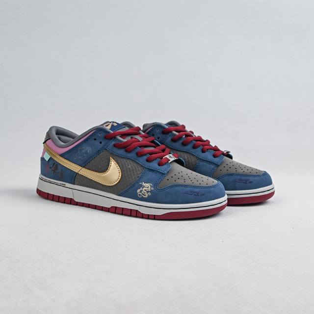福利特价 Nike Sb Dunk Low 黑神话悟空 此款取紫云雾霭染就靛蓝鞋身，龙鳞暗纹游走鞋面，熔金箍棒碎星铸成鎏金Swoosh，以明代甲胄图谱为经，锁子