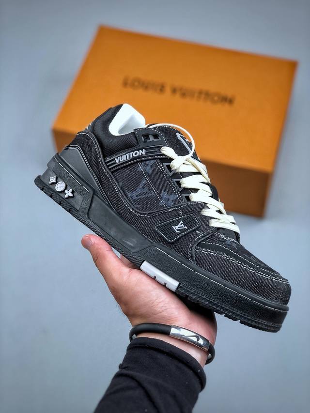 Louis Vuitton Trainer Sneaker Low Lv路易威登低帮板鞋 正确一致Tpr光泽组合鞋底 耐弯折滴塑支持片 原版购入历时近两个月开发