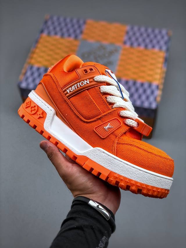 Lv-路易-威登Trainer 2025走秀最新款原版1：1开发复刻！！上脚非常舒适 做工精细鞋面由意大利进口小牛皮拼接，侧边饰有品牌Logo标志，进口网布垫脚