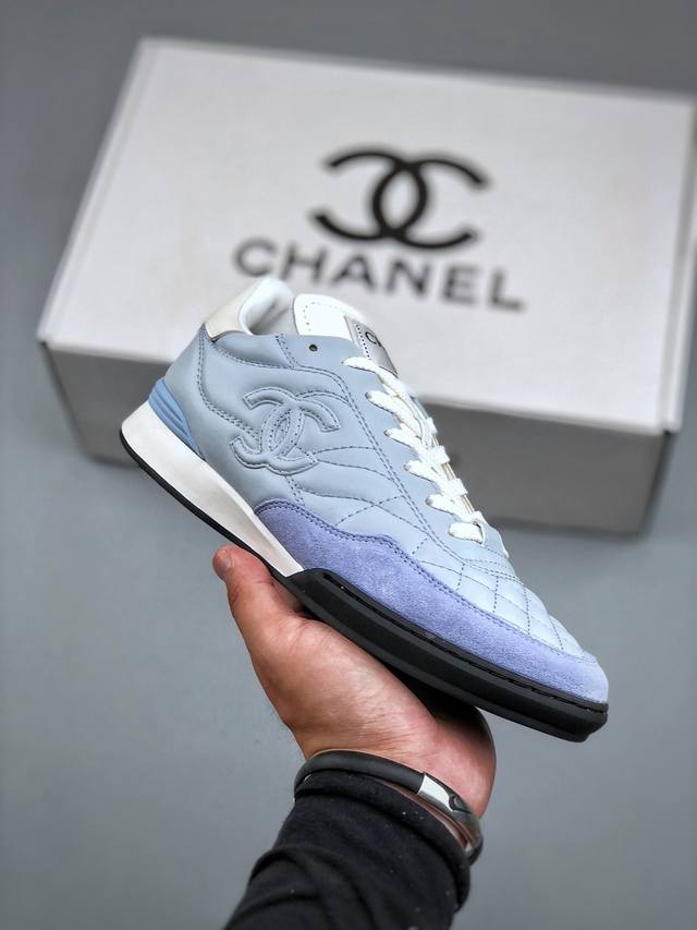 Chanel 25C早春度假款，新鞋型首发 一双舒适的鞋子能给自己减少脚下的劳累，新款Very 百搭 不管是日常穿搭，姐妹聚会 职场通勤，户外运动及各种场合都是