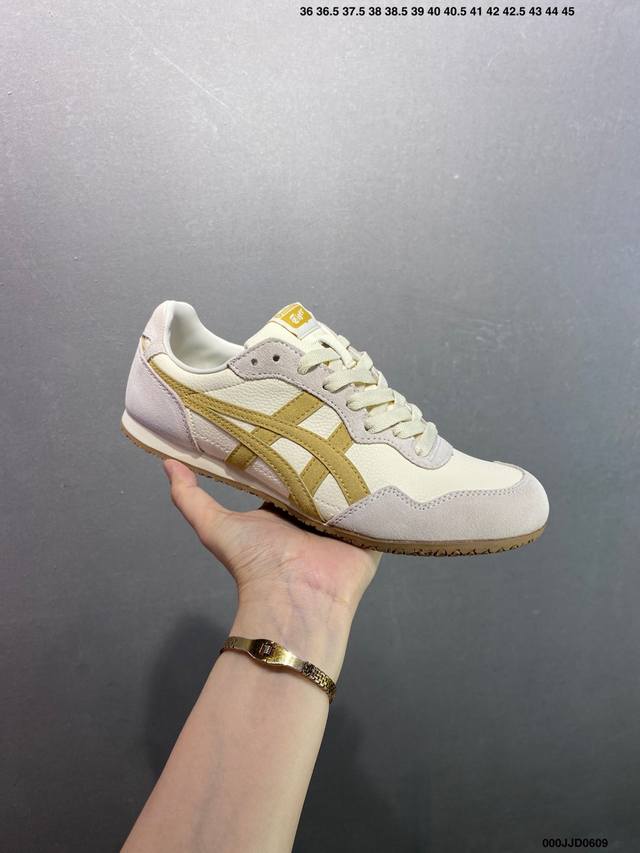 Onitsuka 鬼冢虎 Serrano系列 潮流舒适轻便生活休闲鞋 上架实拍鞋面采用翻毛皮和牛津布面设计制作，透气性好，包裹感很强。鞋底采用防滑耐磨橡胶大底，