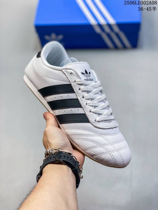 福利套现特价 Adidas 阿迪达斯 跆拳道系带系列 原楦原纸版开发，采用软质环保纤维革鞋面材质，中底嵌入Eva切片缓震，外置耐磨橡胶鞋底片 底越薄，越时髦！J