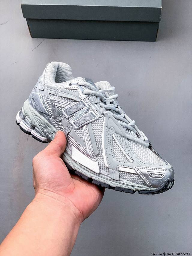 New Balance M1906Ri Nb宝藏老爹鞋款，复古元素叠加，质感超级棒，楦版型材料细节做工精细，货如实拍图 作为Nb最经典的档案鞋型之一，与 2一样