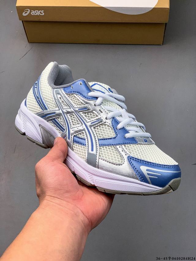 Asics Gel-1 亚瑟士新款运动跑步鞋 Asics Gel-1 可以称得上是复古美学的入门代表作，它所呈现的是千禧年后期的时代变迁风格。 整双鞋在鞋面部分