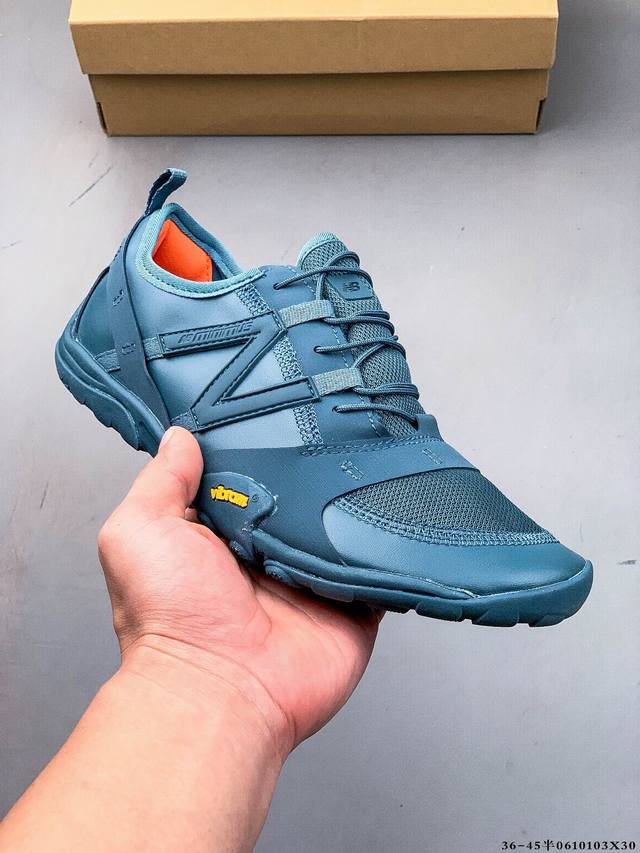 Issey Miyake X New Balance Mt10Ov1三宅一生联名透气越野跑步鞋 此番联名鞋款的灵感源自感官身体和赤足运动的概念，New Bala