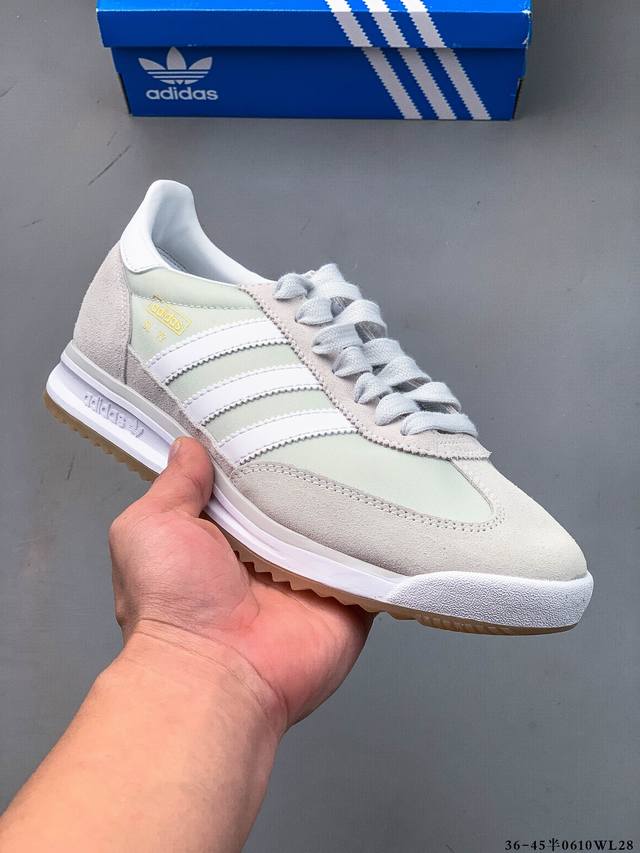 阿迪达斯Adidas Sl 72 Rs 全新重置版本，将这款复古鞋型用尼龙材质呈现，最终拼接麂皮材质，让该鞋型上脚既有舒适透气性又有满满的复古质感 0610Wl