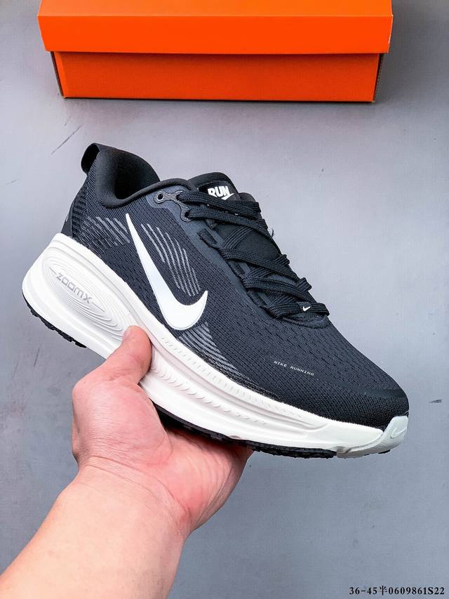 Nike Air Zoom Vomero 18 缓震透气休闲慢跑鞋 新版Vomero结合全新Zoomx和Reactx泡绵 提供双重缓震效果 铸就非凡迈步体验 0