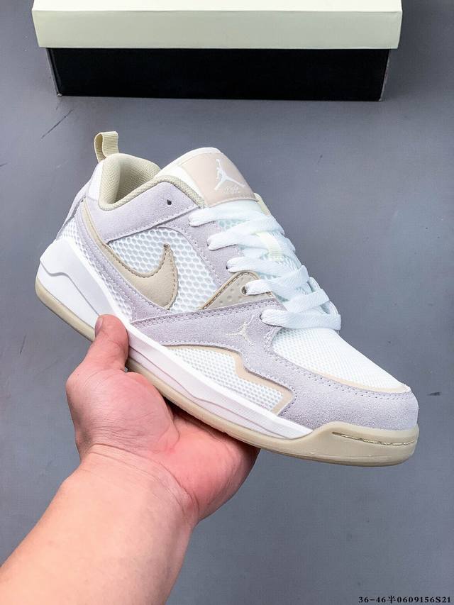 Nike Air Jordan Cmft Era 新款透气百搭休闲鞋 Jordan Cmft Era 聚焦于日常舒适体验，采用低帮轮廓，搭配网眼与麂皮材质鞋面，