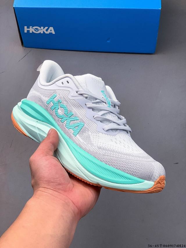 Hoka Skyflow 夏季新款专业竞速跑鞋耐磨稳定透气运动鞋 Skyflow 是一款全新的日常训练鞋，采用超临界发泡 Eva 中底，它拥有以脚跟为中心的主动