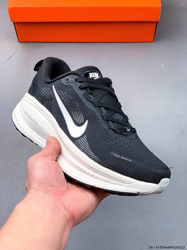 Nike Air Zoom Vomero 18 缓震透气休闲慢跑鞋 新版Vomero结合全新Zoomx和Reactx泡绵 提供双重缓震效果 铸就非凡迈步体验 0