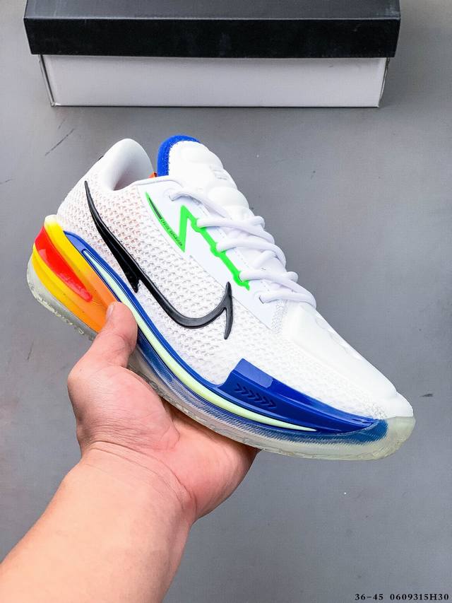 耐克Nike Air Zoom G.T. Cut Ep 篮球鞋！Nike Air Zoom Gt系列一切的设计都是为了性能服务，球场才是它的最好归宿。“Gt”是