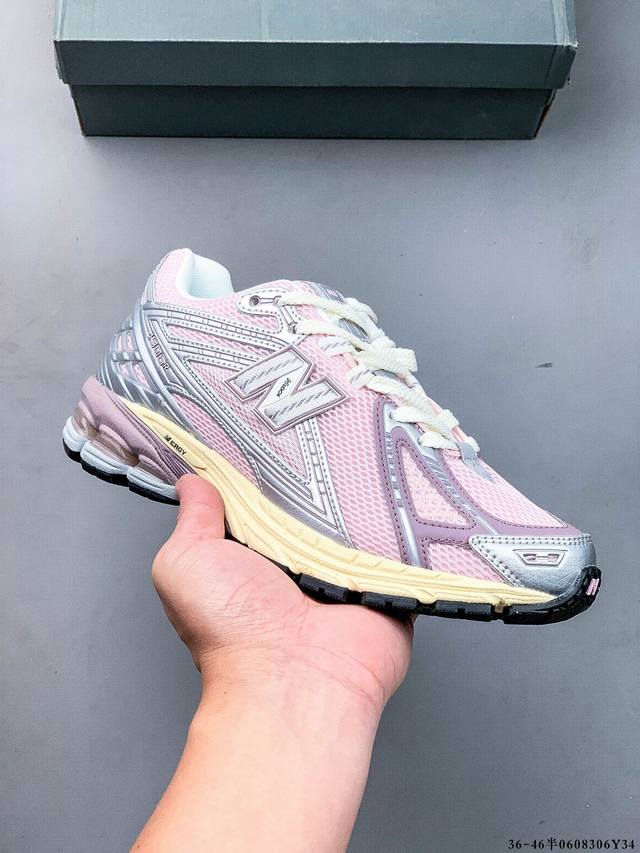 New Balance M1906Ri Nb宝藏老爹鞋款，复古元素叠加，质感超级棒，楦版型材料细节做工精细，货如实拍图 作为Nb最经典的档案鞋型之一，与 2一样