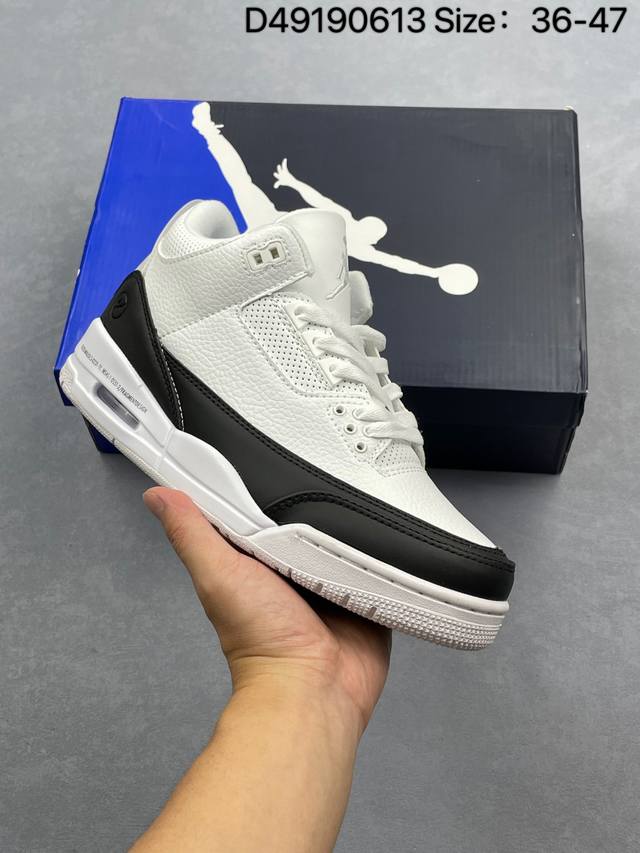 Air Jordan 3 Retro Wmns Off Noir 小黑水泥 Aj3 乔丹3代 Aj3 乔3 奥利奥 乔丹篮球鞋系列 鞋身整体以大面积黑色磨砂覆盖