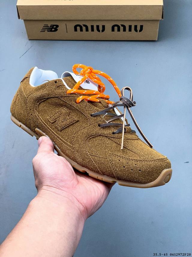 美拉德配色打造全新跨界合作，意大利奢侈品牌 缪缪Miumiu X Nb新百伦New Balance 530 Sl系列低帮经典复古休闲运动慢跑鞋 0612972F