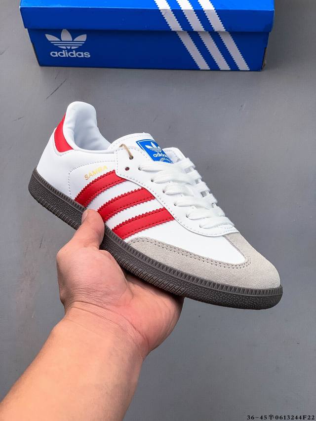 二层真标！Adidas Samba Og 经典鞋款 Adidas 近70年的经典Samba Og 修长的鞋楦,略微尖尖的鞋头,翻毛皮的鞋头拼接,这些我们都看得到
