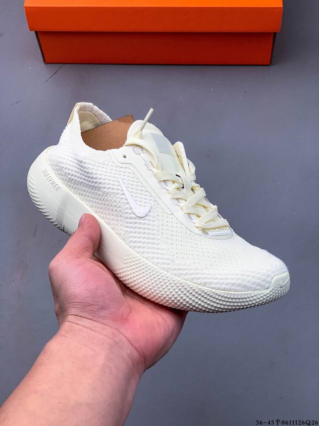 公司级！耐克 Nike Free 2025 新款轻便缓震透气训练跑鞋 全新上市的 Nike Free 2025 采用经典的黑白配色，展现简约而充满动感的风格。鞋