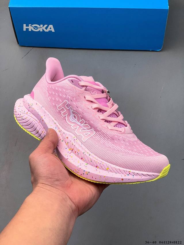 Hoka Mach 6 马赫6 新一代极限轻量竞速跑鞋 Hoka全新Mach 6回弹训练与推进感提升，布局更好速度操控的灵巧性，将日常大众化，亦适合出赛穿着。M