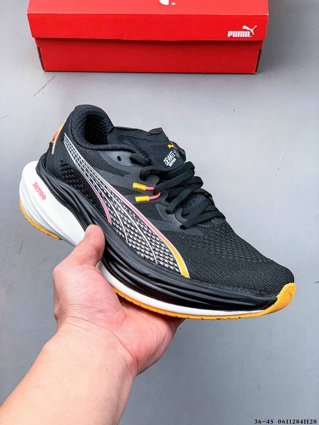 Puma彪马Deviate Nitro 3 碳板竞训跑鞋！ Deviate Nitro出到了第三代，虽然是一双碳板跑鞋，但是可以把它当做一双万金油跑鞋，适合慢跑