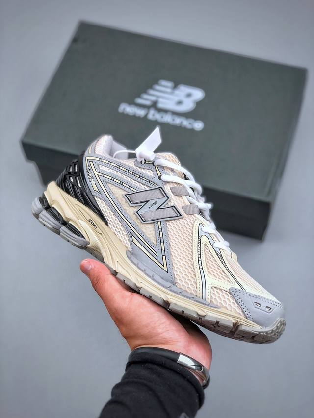New Balance M1906系列复古单品宝藏老爹鞋款 复古元素叠加 质感超级棒 楦版型材料细节做工精细 作为Nb最经典的档案鞋型之一 与2002一样，19
