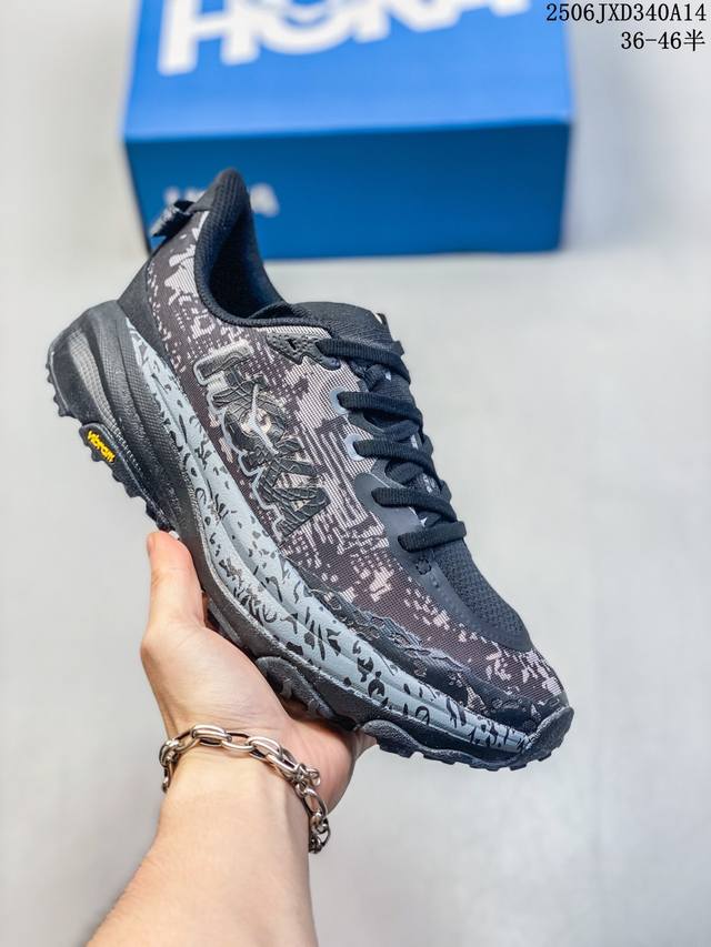 公司级小红书推荐Hoka M Speedgoat 6全新配色 这个品牌来自于新西兰的毛利语，Hoka表示大地，One One表示飞越，连起来就是飞越地平线，On