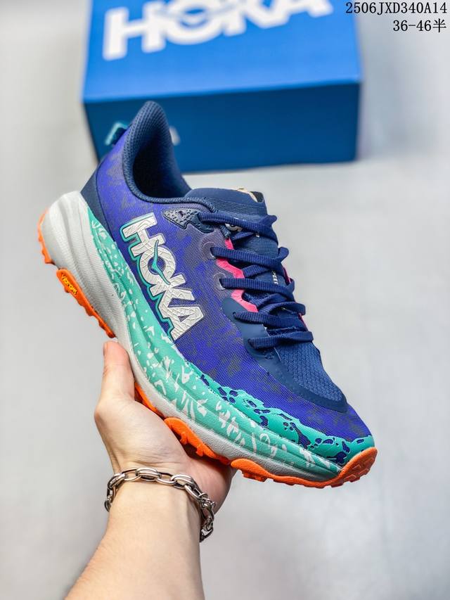 公司级小红书推荐Hoka M Speedgoat 6全新配色 这个品牌来自于新西兰的毛利语，Hoka表示大地，One One表示飞越，连起来就是飞越地平线，On