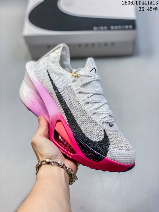 Nk Zoom Vaporfly Next 3% Prototype 年全新超级马拉松跑鞋 #鞋款搭载两个Airzoom缓震配置，中底Zoomx 泡绵从后跟延伸